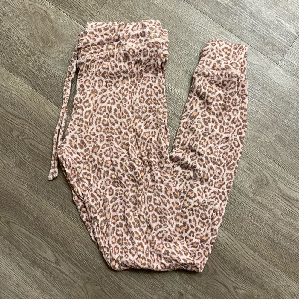 American Eagle sleep leopard print joggers size xs